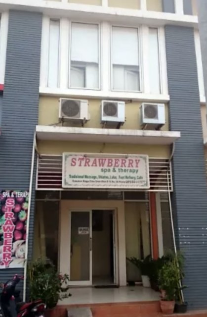 Strawberry Spa & Lounge